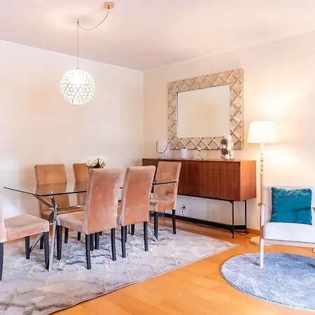 아파트 Comfortable & Quiet 3br Near Metro By Lovelystay