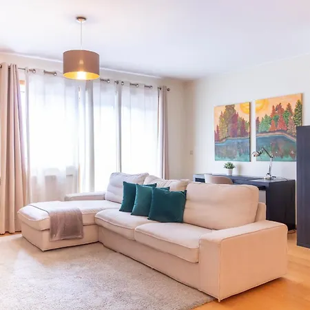 Comfortable & Quiet 3br Near Metro By Lovelystay * 포르투