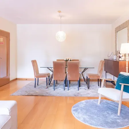 아파트 Comfortable & Quiet 3br Near Metro By Lovelystay 포르투