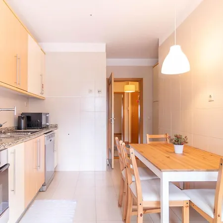 Comfortable & Quiet 3br Near Metro By Lovelystay Appartement