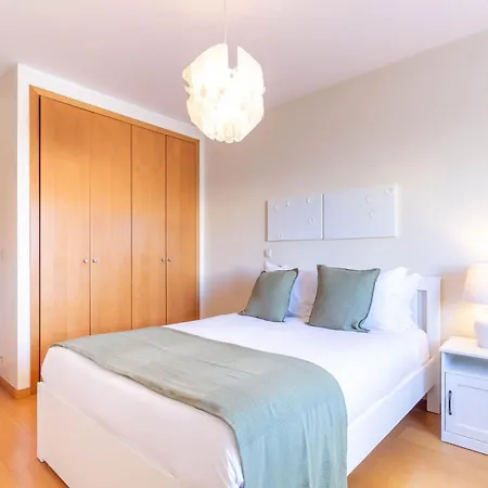 아파트 Comfortable & Quiet 3br Near Metro By Lovelystay *
