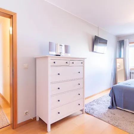 아파트 Comfortable & Quiet 3br Near Metro By Lovelystay 포르투
