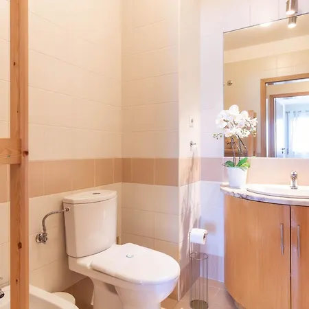 Comfortable & Quiet 3br Near Metro By Lovelystay 포르투