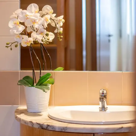 아파트 Comfortable & Quiet 3br Near Metro By Lovelystay 포르투