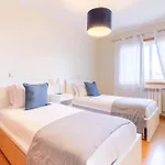 Comfortable & Quiet 3br Near Metro By Lovelystay Apartmán