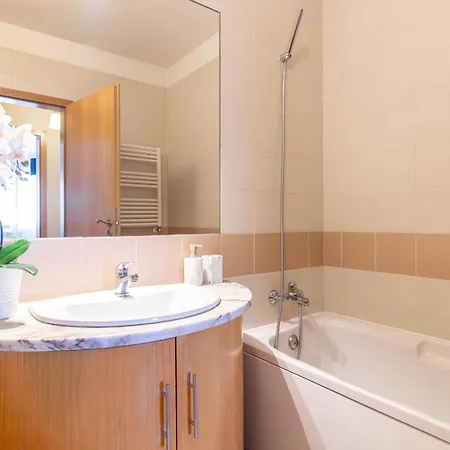Comfortable & Quiet 3br Near Metro By Lovelystay